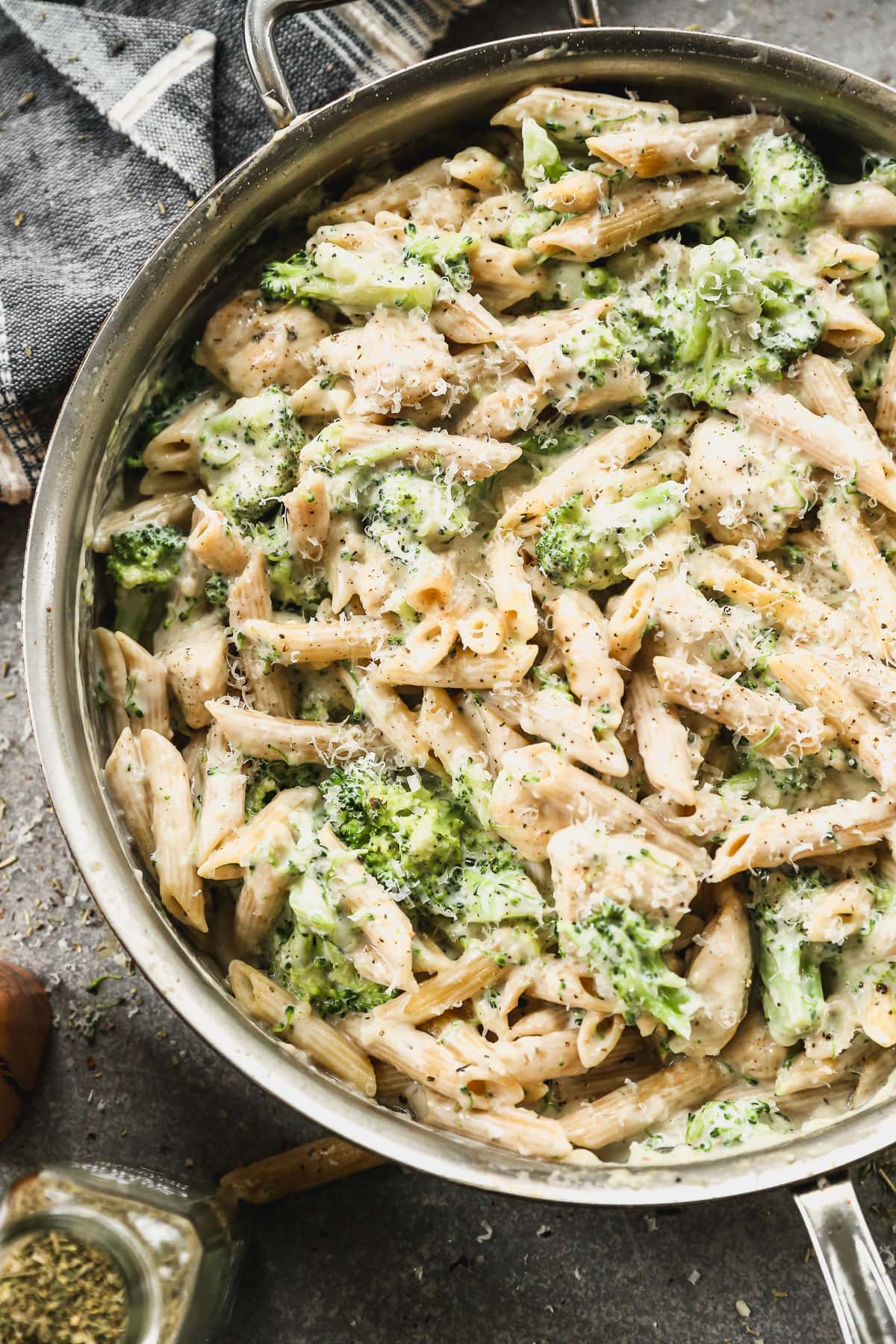 Easy Chicken Broccoli Alfredo: A Weeknight Dinner Delight