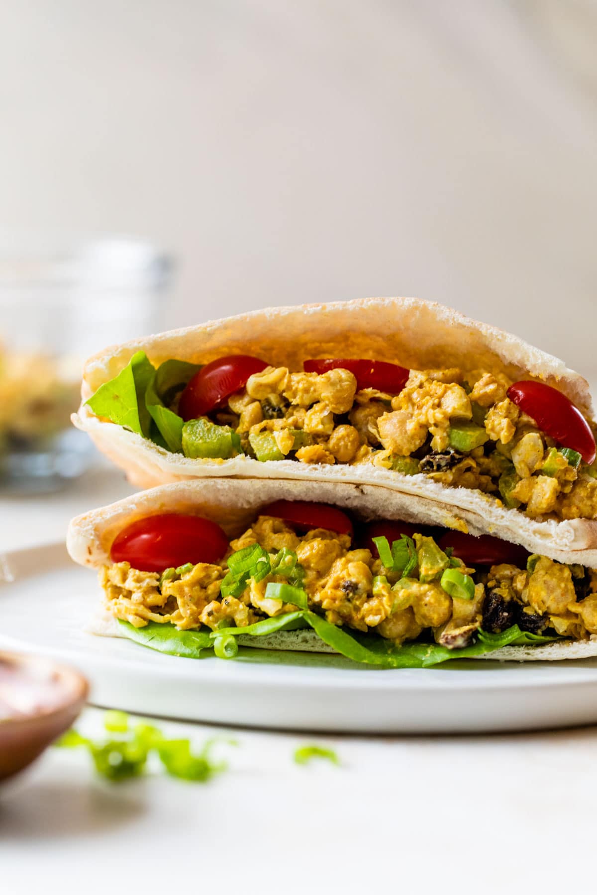 Smashed Chickpea Salad Sandwiches: A Quick and Satisfying Meal
