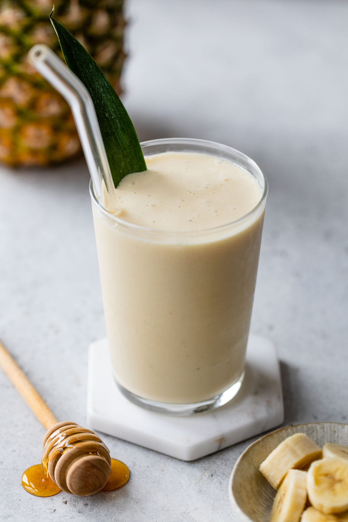 Refreshing Pineapple Smoothie: A Tropical Treat in Minutes